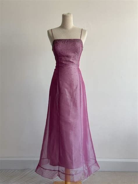 Bescheidenes A-Linien-Spaghetti-Träger-Organza-Frühlings-Abendkleid Knöchellange Ballkleider N2683