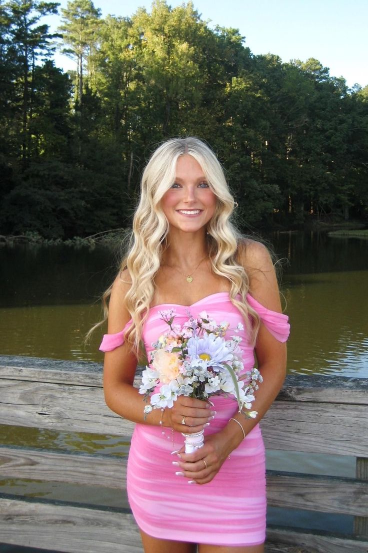 Sinnliches schulterfreies rosa Tüll-Minikleid für Schulabschluss, Hoco-Outfit, Heimkehrkleider RB4522