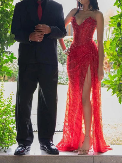 Rotes, trägerloses Pailletten-Abendkleid mit Perlenfransen an der Taille und hohem Schlitz für Damen AB1546