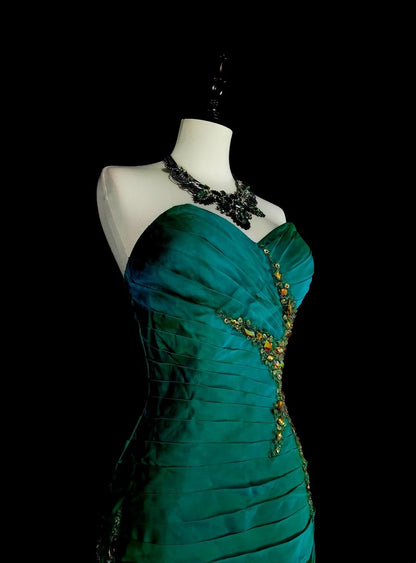 Robe longue vintage sirène en satin vert satiné ornée de perles, idéale pour une soirée de 18 ans ou un bal de promo (N1751)