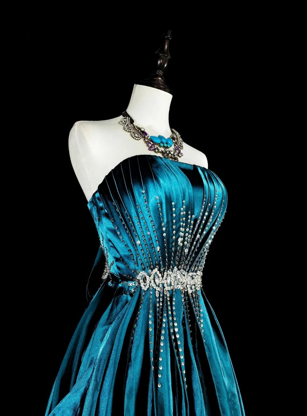 Vintage-Abendkleider im Stil der 1950er Jahre, Retro-A-Linie, trägerlos, lang, aus Satin mit Perlenstickerei N2008