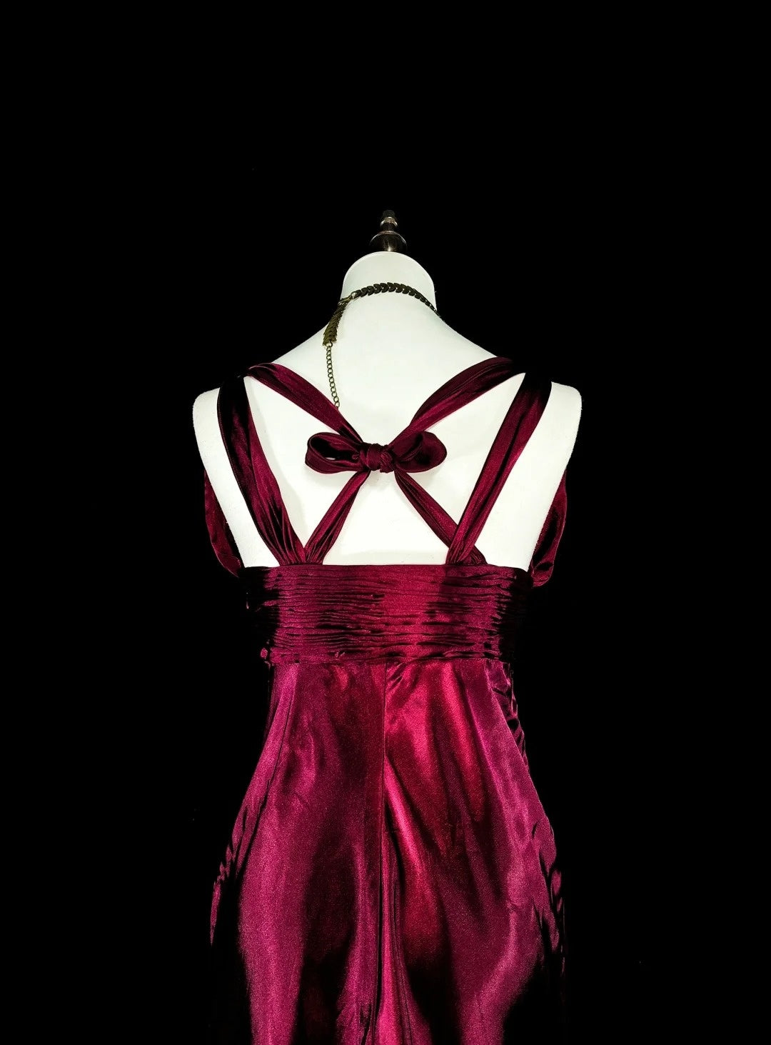 Robe de bal longue vintage sirène col V en satin bordeaux foncé ornée de perles, N1829