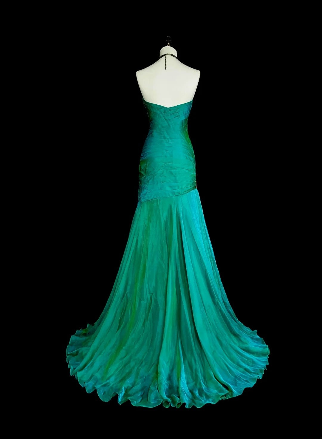 Robe longue vintage sirène en satin vert satiné ornée de perles, idéale pour une soirée de 18 ans ou un bal de promo (N1751)