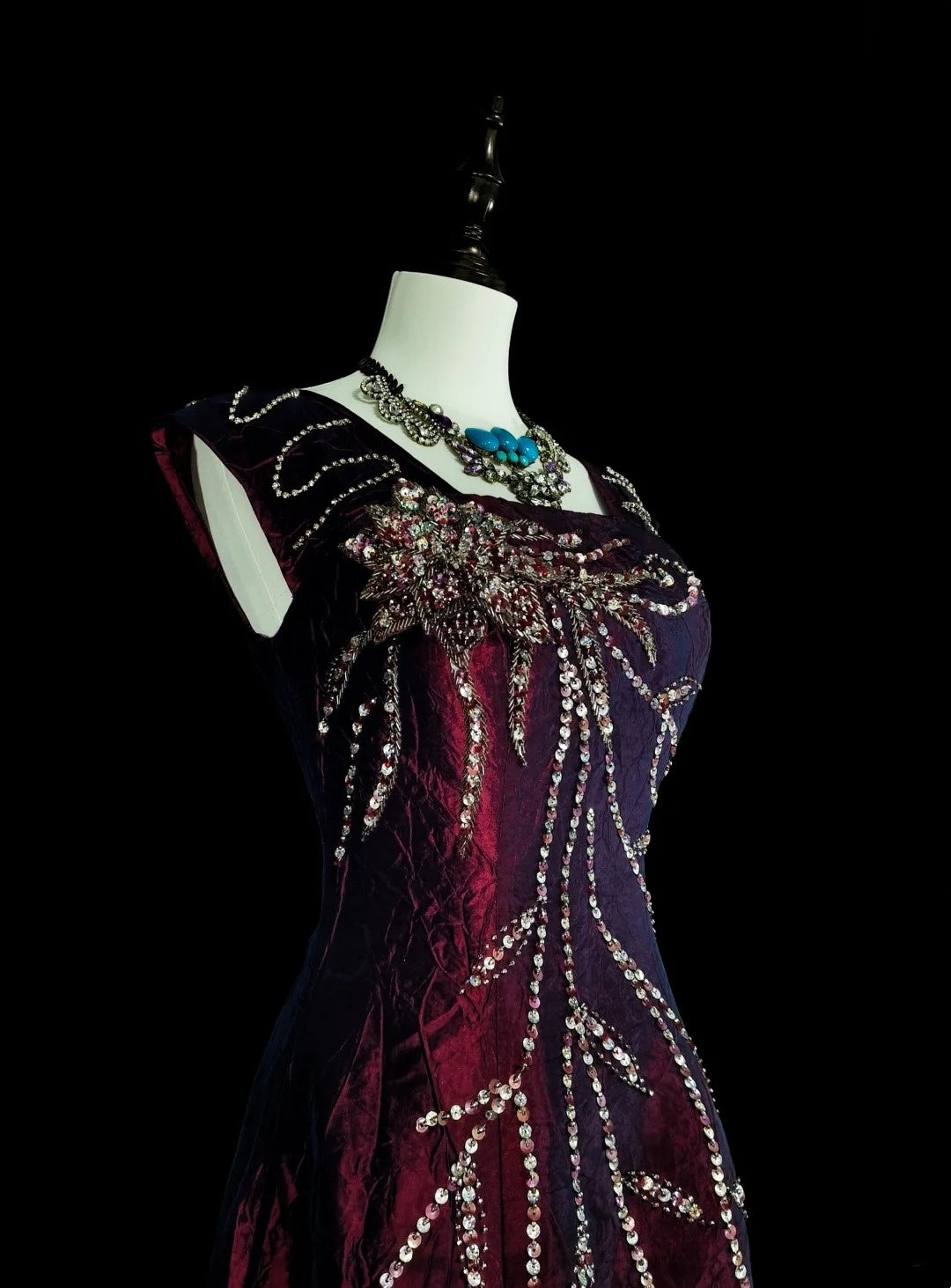 Vintage Ballkleider A-Linie, eckiger Ausschnitt, Lila mit Perlenstickerei, 1970er Jahre, langes Abendkleid N2700