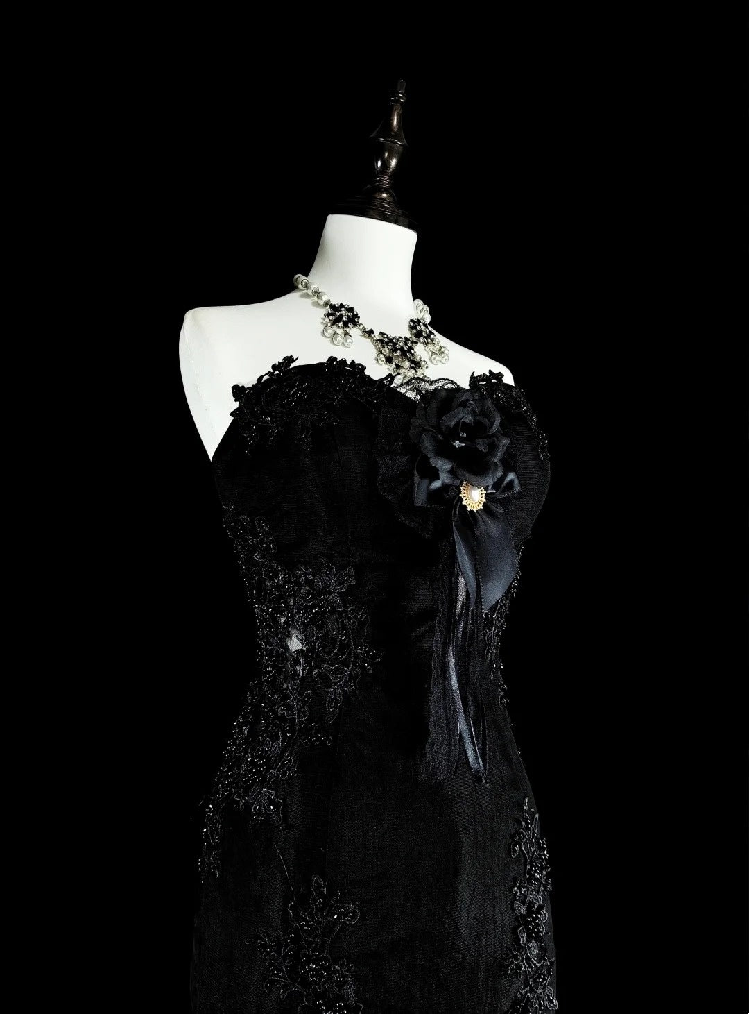 Vintage Meerjungfrauen-Abendkleid aus den 1980er Jahren, ärmellos, schwarz, Tüll, mit Applikationen, N1599