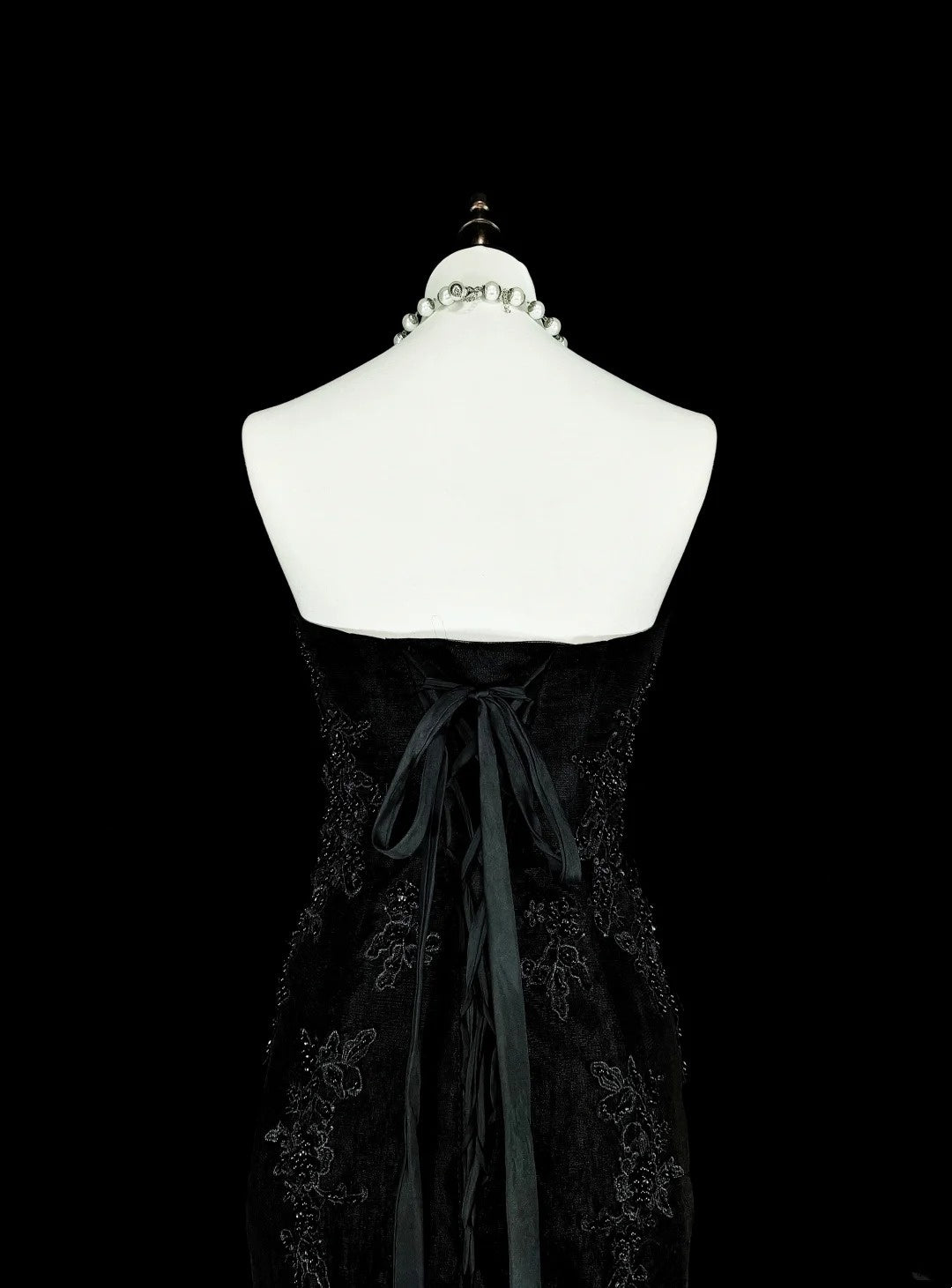 Vintage Meerjungfrauen-Abendkleid aus den 1980er Jahren, ärmellos, schwarz, Tüll, mit Applikationen, N1599