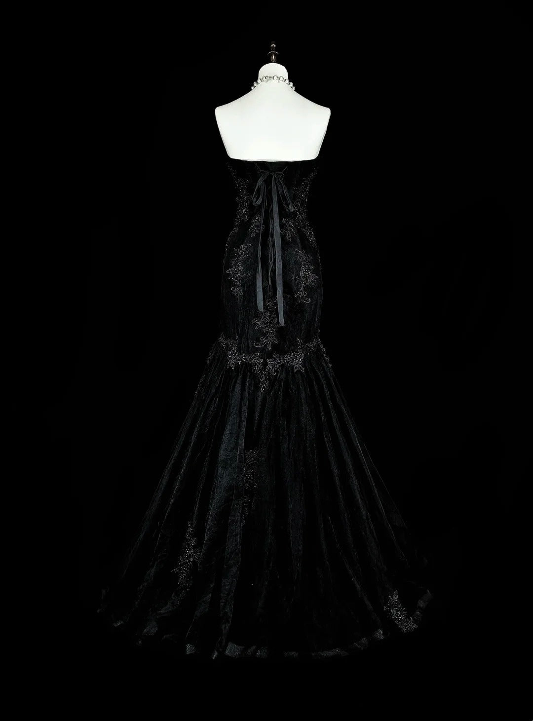 Vintage Meerjungfrauen-Abendkleid aus den 1980er Jahren, ärmellos, schwarz, Tüll, mit Applikationen, N1599