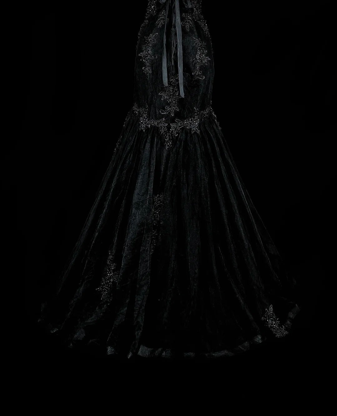 Vintage Meerjungfrauen-Abendkleid aus den 1980er Jahren, ärmellos, schwarz, Tüll, mit Applikationen, N1599