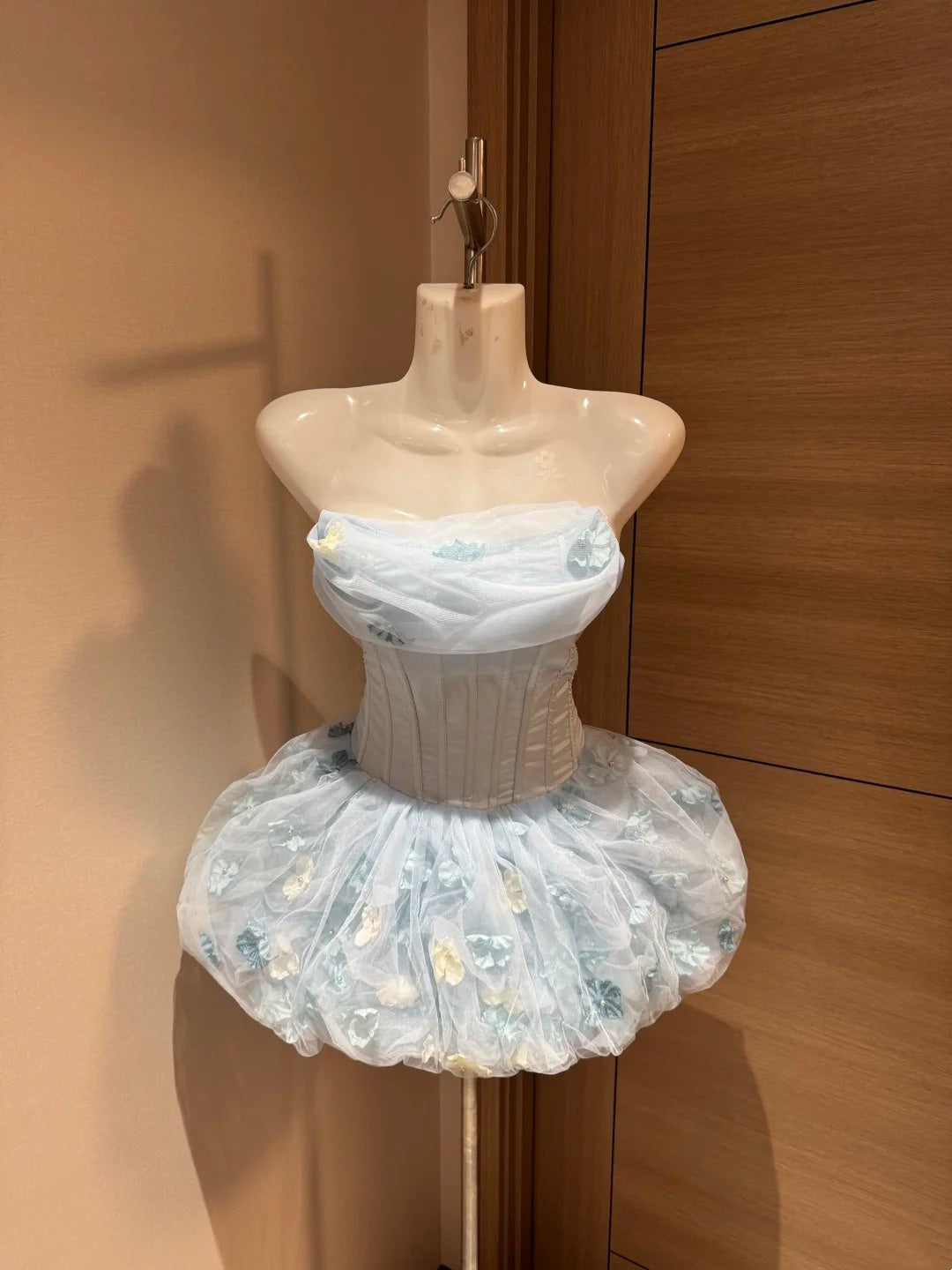 Jolie robe de bal bustier bleu ciel clair à fleurs pour la soirée de Rio, inspirations de robes Hoco pour le bal de promo RB4037