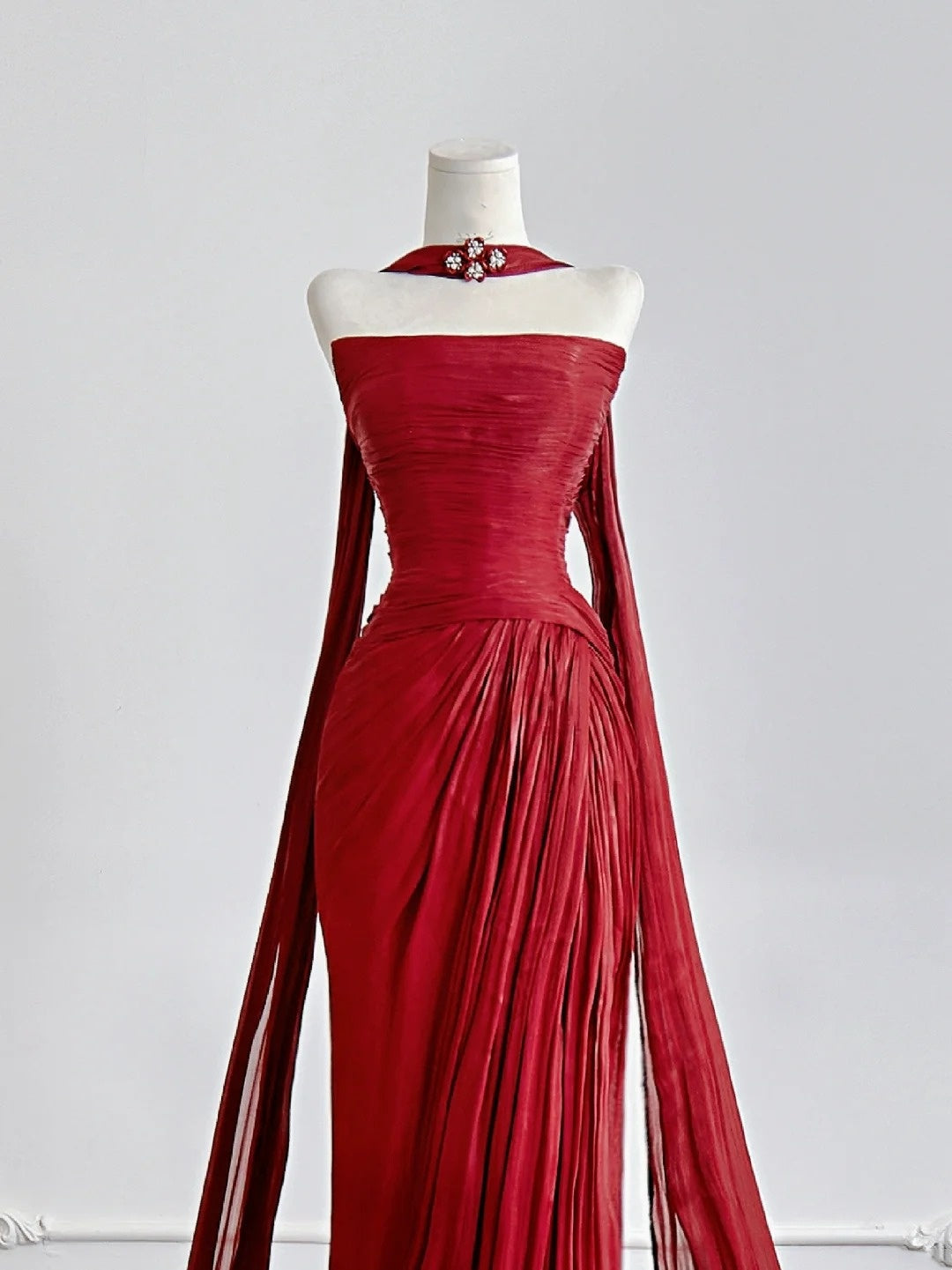 Robe de bal longue sirène intemporelle en mousseline rouge avec fente foulard, inspiration robe de soirée N307