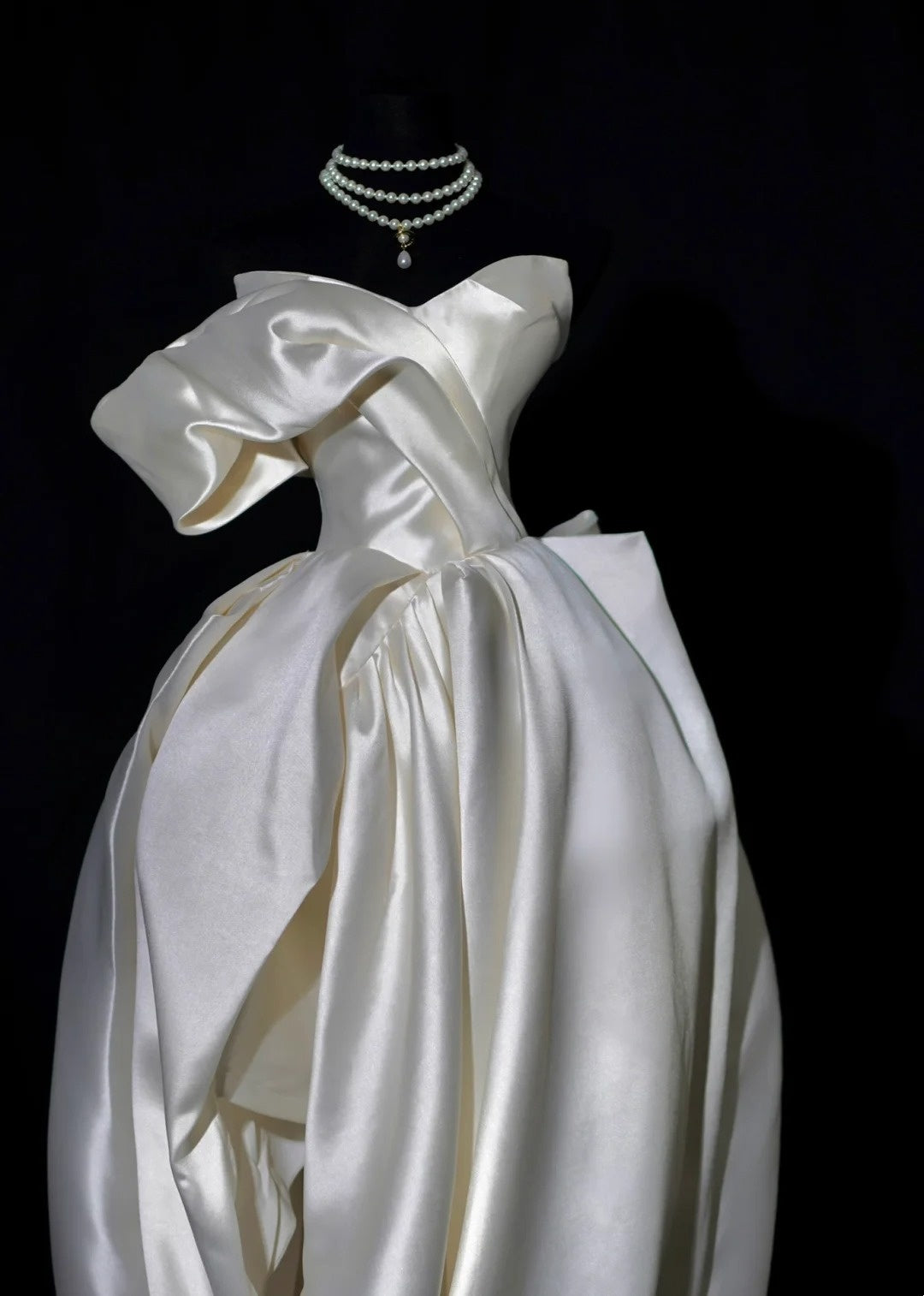 Classic Wedding Dresses Ball Gown Sweetheart Satin High Low Brides Dress Fitted Bridal Gowns AB2533