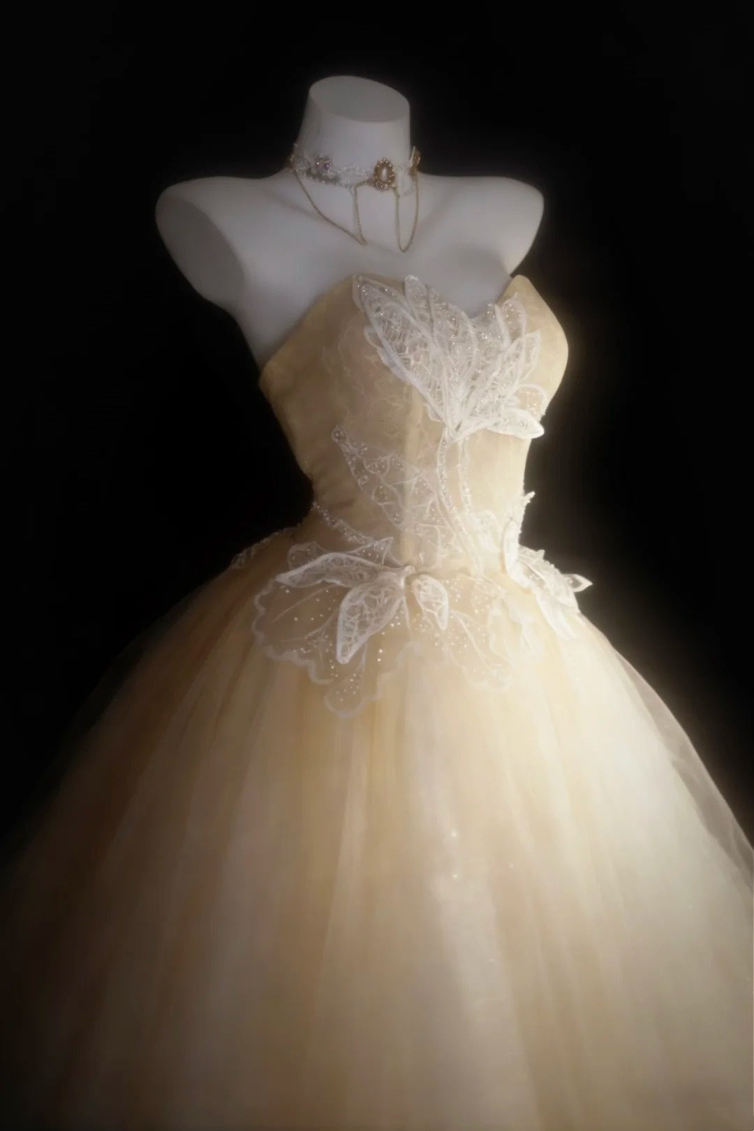 Modestes Robes De Bal De Promo Sans Bretelles En Tulle Champagne Avec Robe Longue De Quinceañera Appliquée N2973