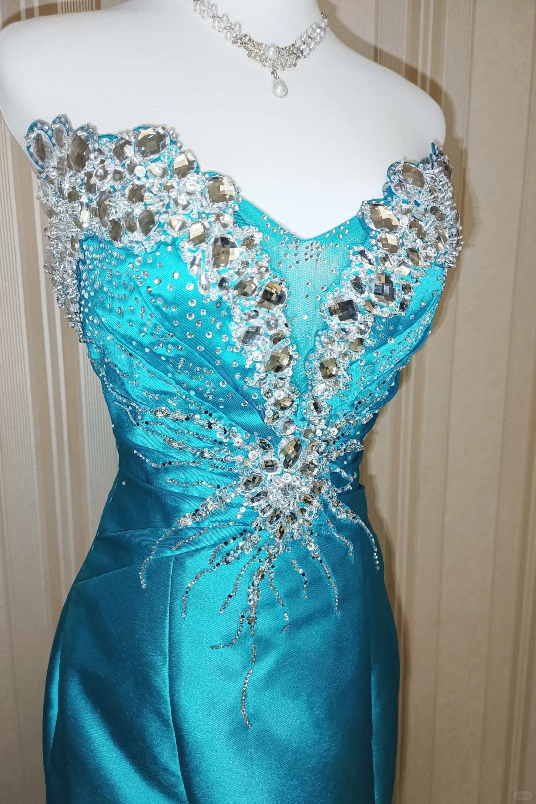 Elegantes Meerjungfrau-Sweetheart-Kleid in Blau mit Perlenstickerei zum 18. Geburtstag Elegantes Outfit Formelles Ballkleid N4185