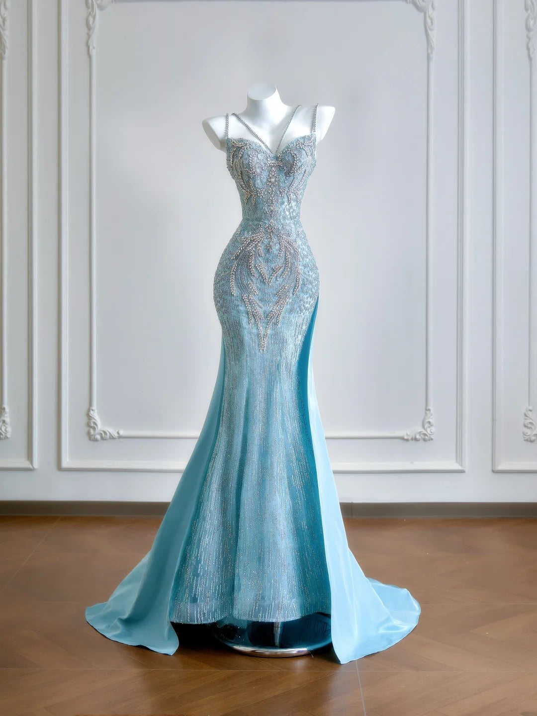 Robe de bal longue sirène bleue à fines bretelles et perles argentées, ornée de perles, idéale pour les soirées formelles et les fêtes d'anniversaire (N380)