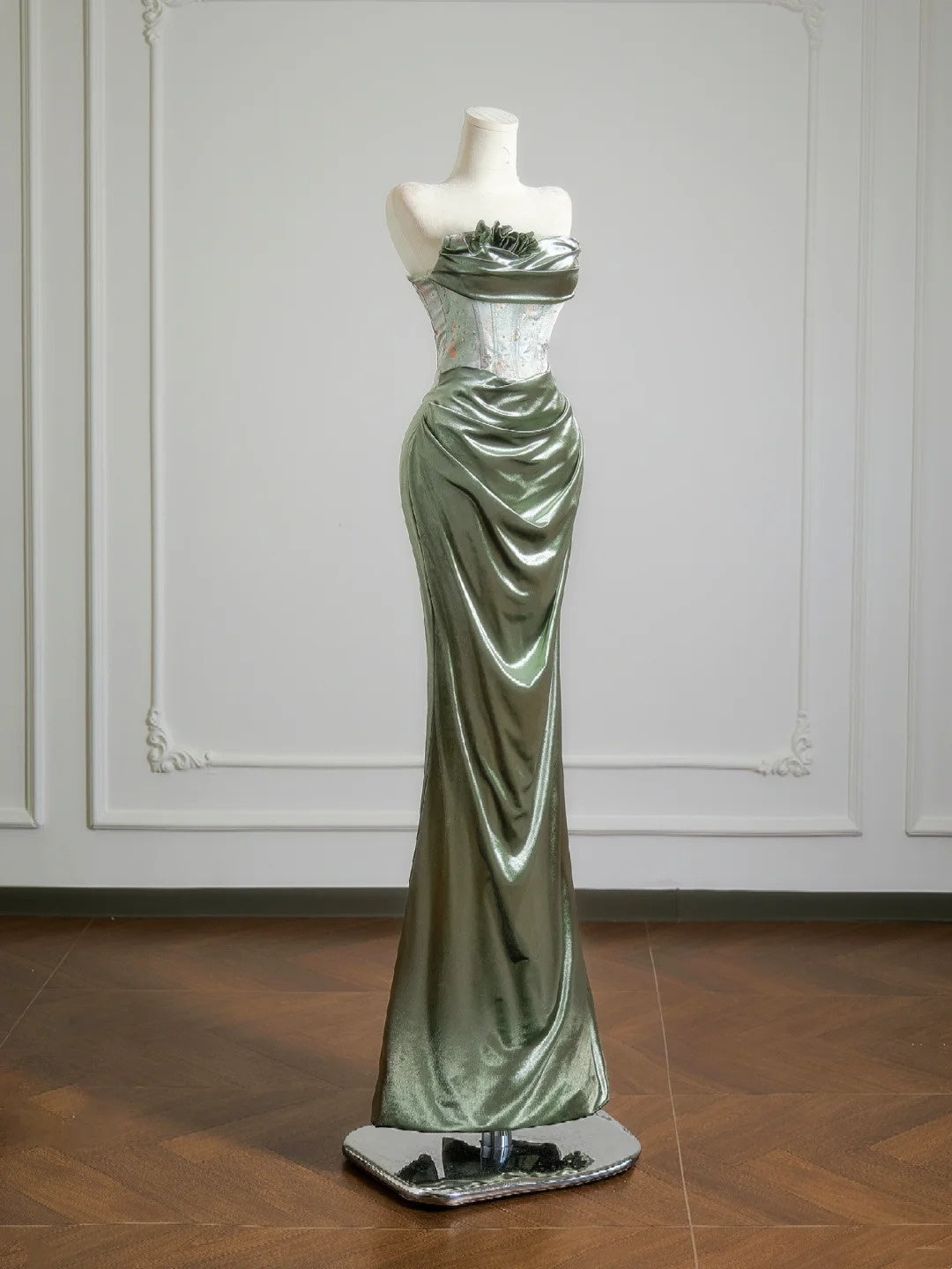 Romantisches, trägerloses Meerjungfrauen-Abendkleid in Salbeigrün mit Rüschen – ein beeindruckendes Outfit für den 18. Geburtstag (Partykleid N397)