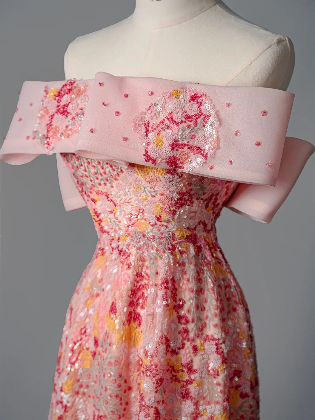 Robe de bal longue rose à sequins, coupe trapèze, épaules dénudées, style sage, idéale pour les jeunes filles (N1170).