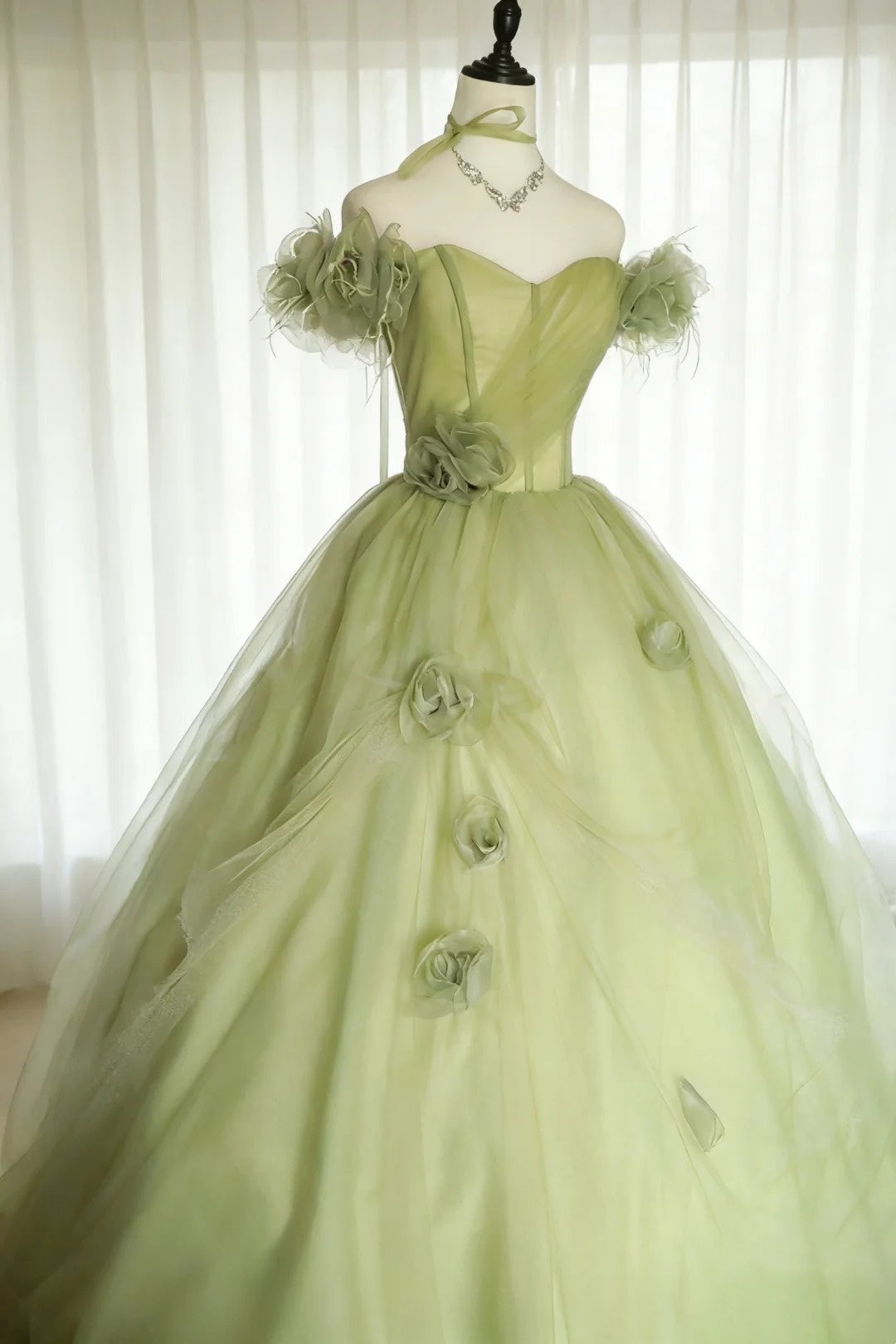 Robes de bal modestes robe de soirée épaules dénudées tulle vert sauge avec manches longue robe de quinceañera N2968