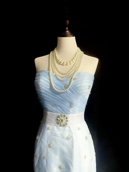 Robe de bal longue plissée sans manches en tulle bleu ciel clair, style sirène, années 1760, référence N1583
