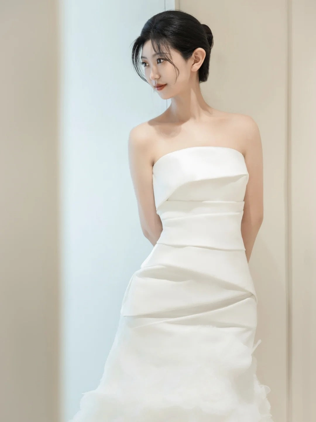 Robe de mariée sirène blanche sans manches, sans bretelles, plissée, coupe ajustée N229