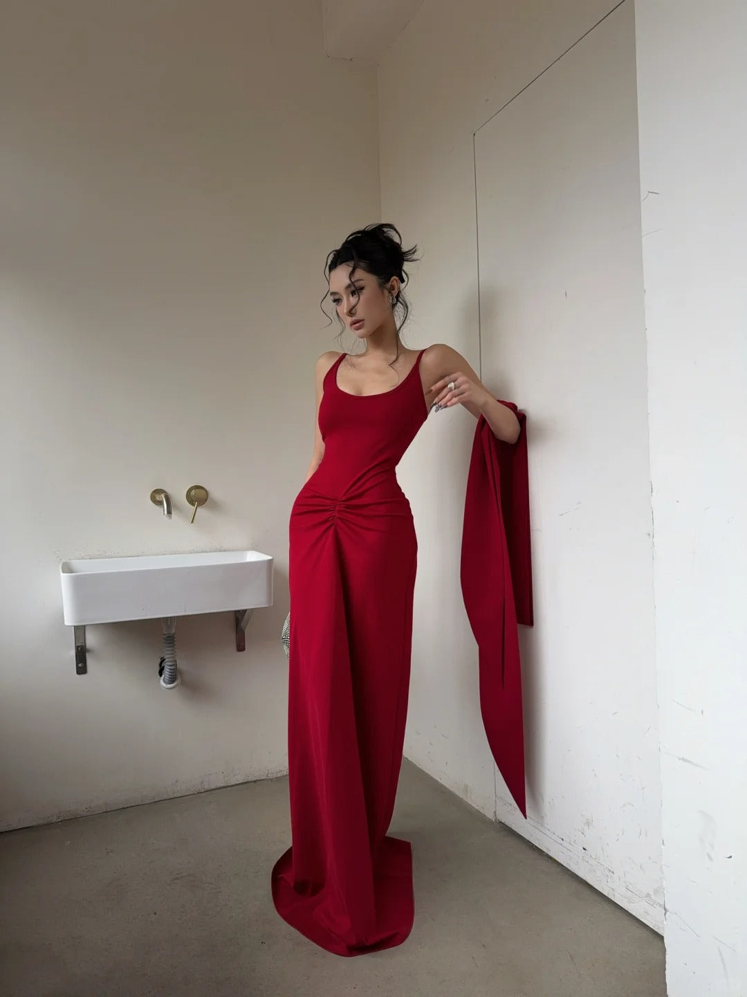Robe de bal longue rouge vif à fines bretelles et foulard, style sirène, inspiration robe d'anniversaire robe de soirée formelle N464