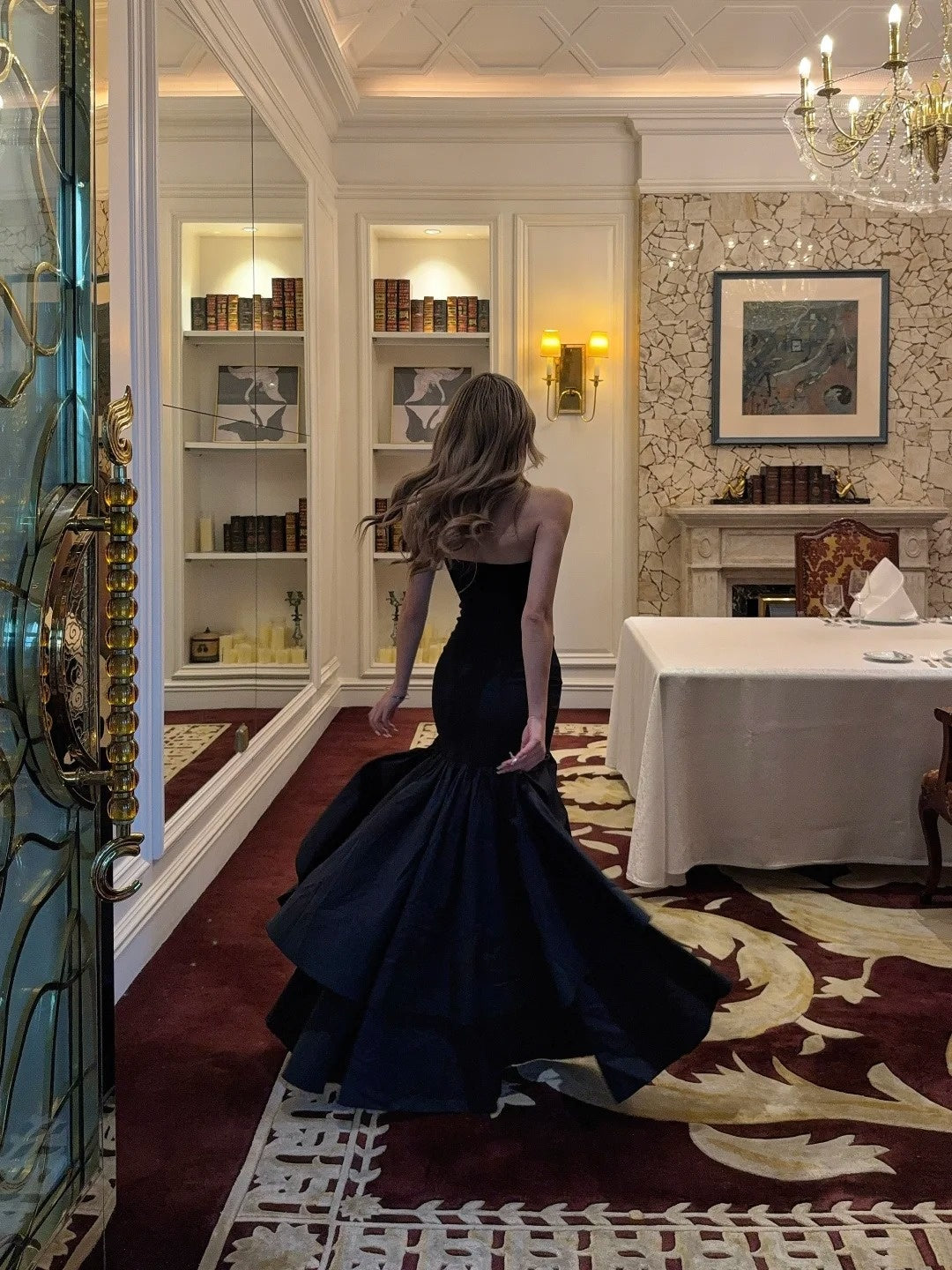 Robe de bal longue sirène noire intemporelle sans bretelles à volants en satin, inspiration robe semi-formelle N699