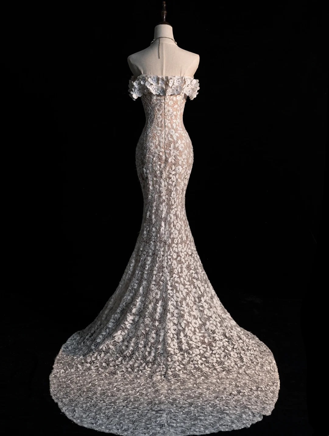 Robe de mariée sirène classique blanche à épaules dénudées et manches courtes, ornée de sequins N244