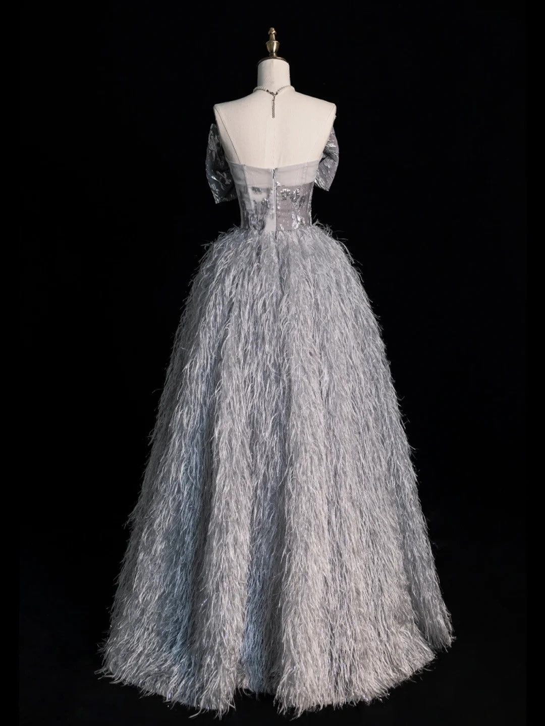 Robe de bal princesse grise à décolleté cœur avec nœud, plumes et tulle, longue robe de soirée formelle N751