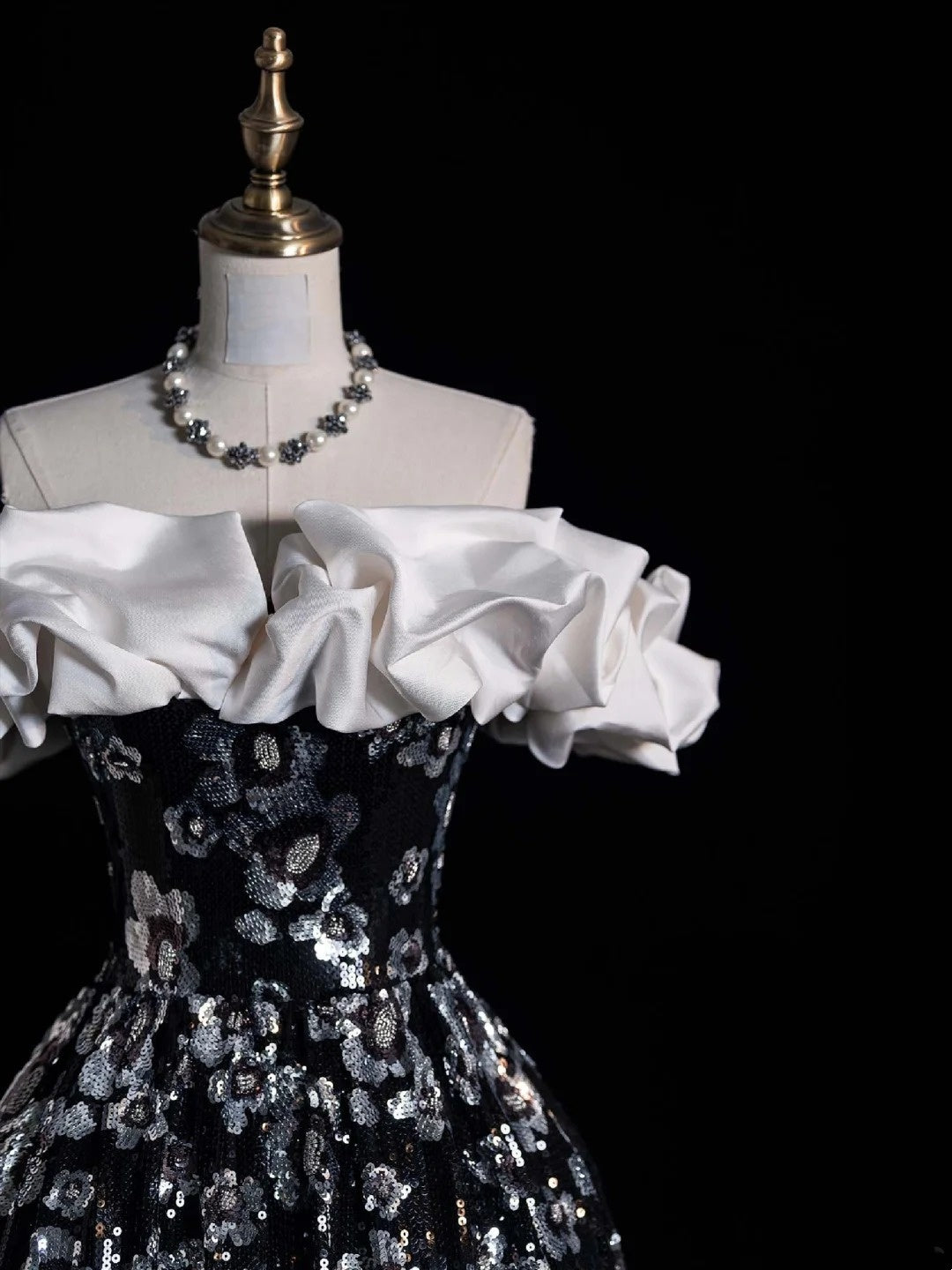 Robe de bal sobre à épaules dénudées, sequins floraux noirs, tenue de soirée pour jeunes filles (N1166), robe de bal longue pour adolescentes