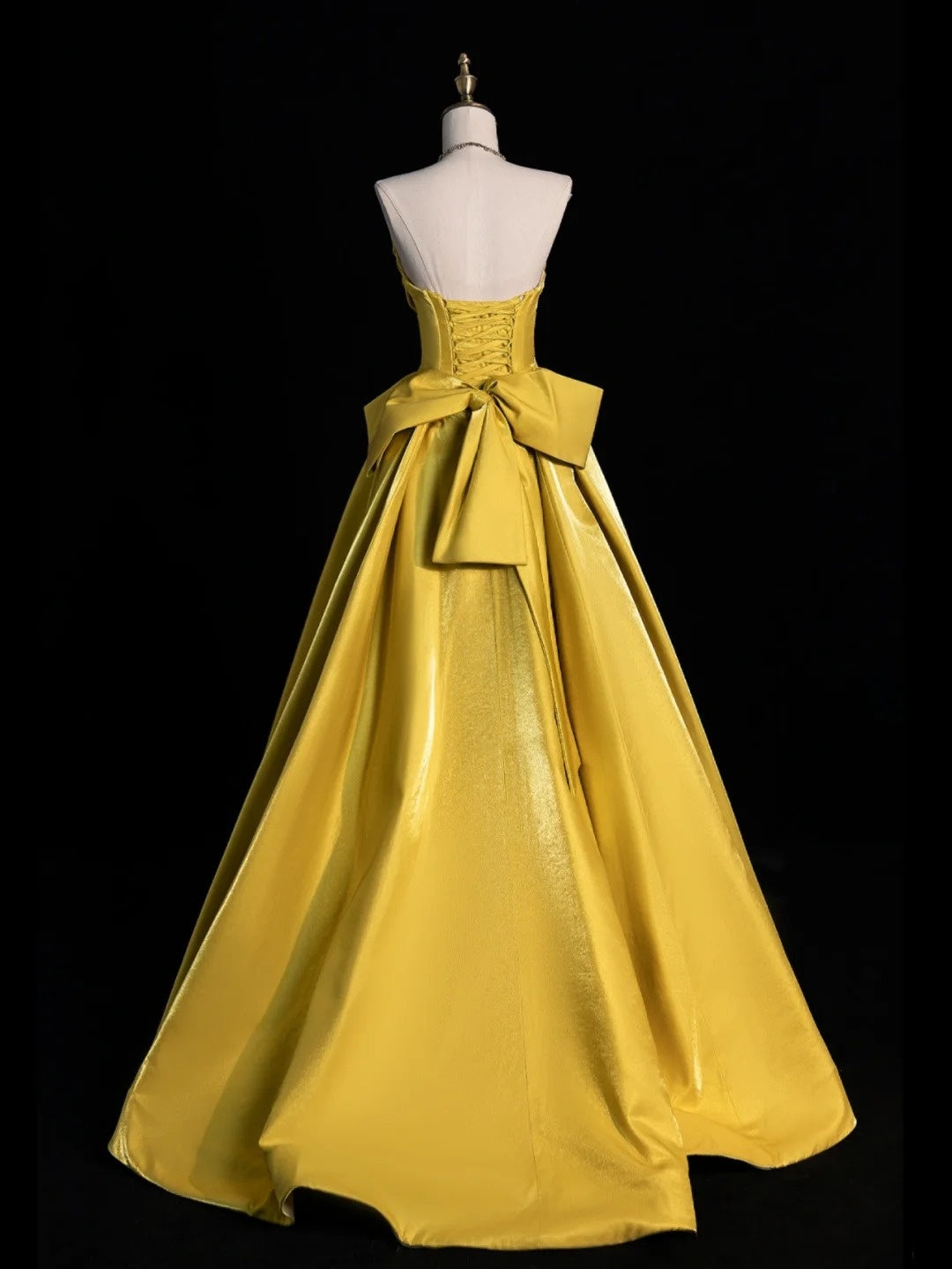 Elegantes Ballkleid mit Herzausschnitt, gelber Satin, Abschlussballkleid für die Oberstufe, langes formelles Kleid N1261