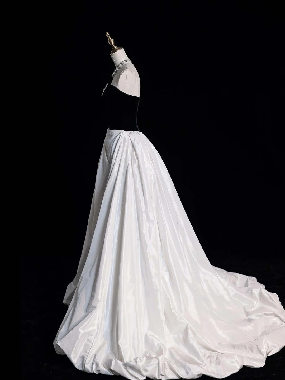Robe de bal sobre, bustier cœur, haut noir, robe longue en satin blanc pour femmes et jeunes filles, robe de soirée N650