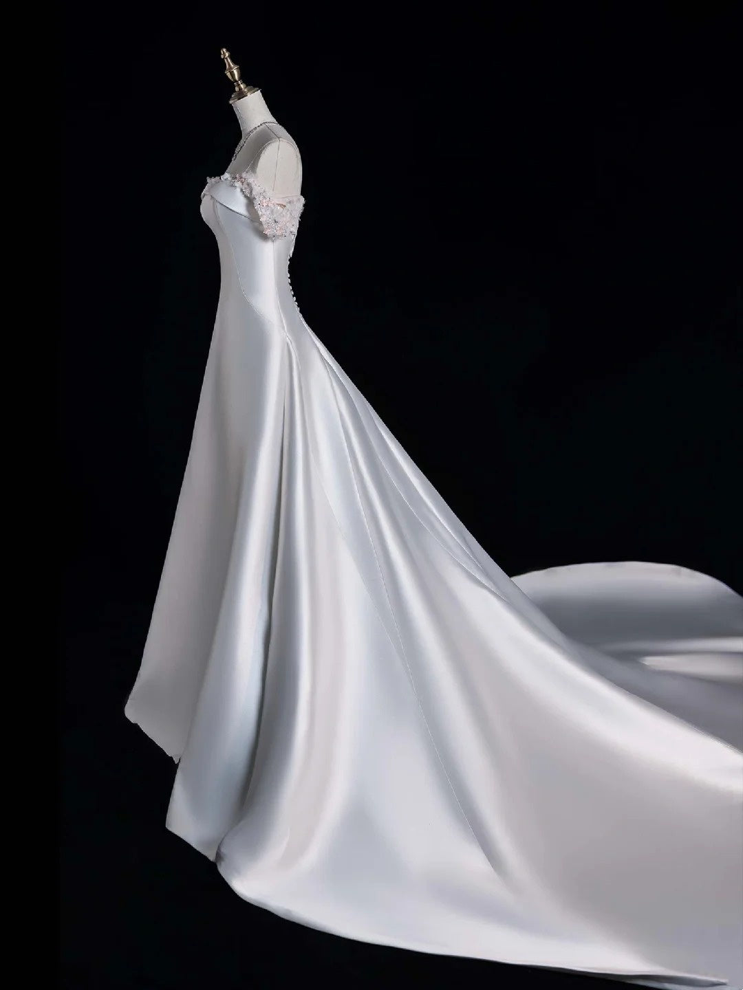 Fairytale Fantasy Art Wedding Dresses Ball Gown Sweetheart Satin White Glitter With Beaded Bodice Train Brides Dress Fitted Bridal Gowns N649