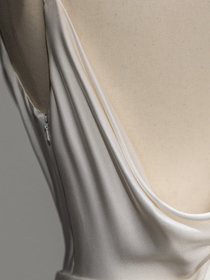 Elegantes Meerjungfrauen-Brautkleid aus weißem Satin mit Cache-Coeur-Ausschnitt für den Sommer RB4001