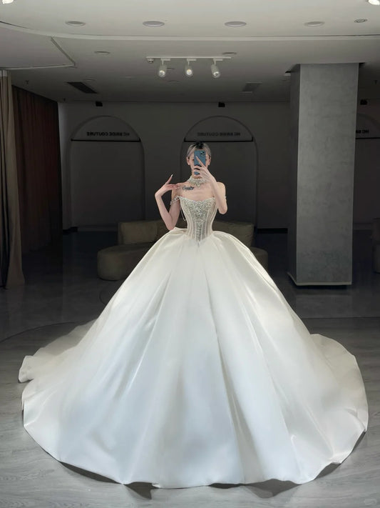 Robes de mariée simples Robe de bal bustier en satin avec perles argentées Longue robe de mariée N2984
