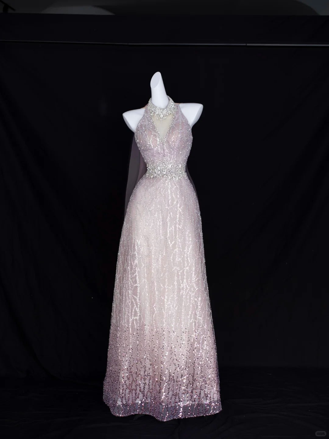 Robe de soirée élégante trapèze dos nu rose fard à joues avec perles et sequins pour anniversaire et bal de promo N2829