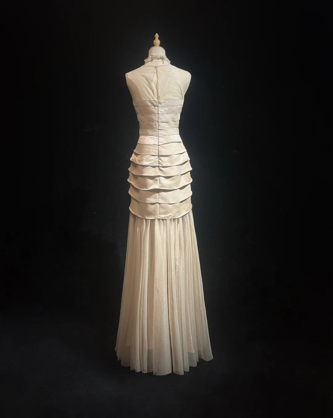 Robes esthétiques de bal vintage sirène col en V champagne avec couches longue robe de soirée N3029
