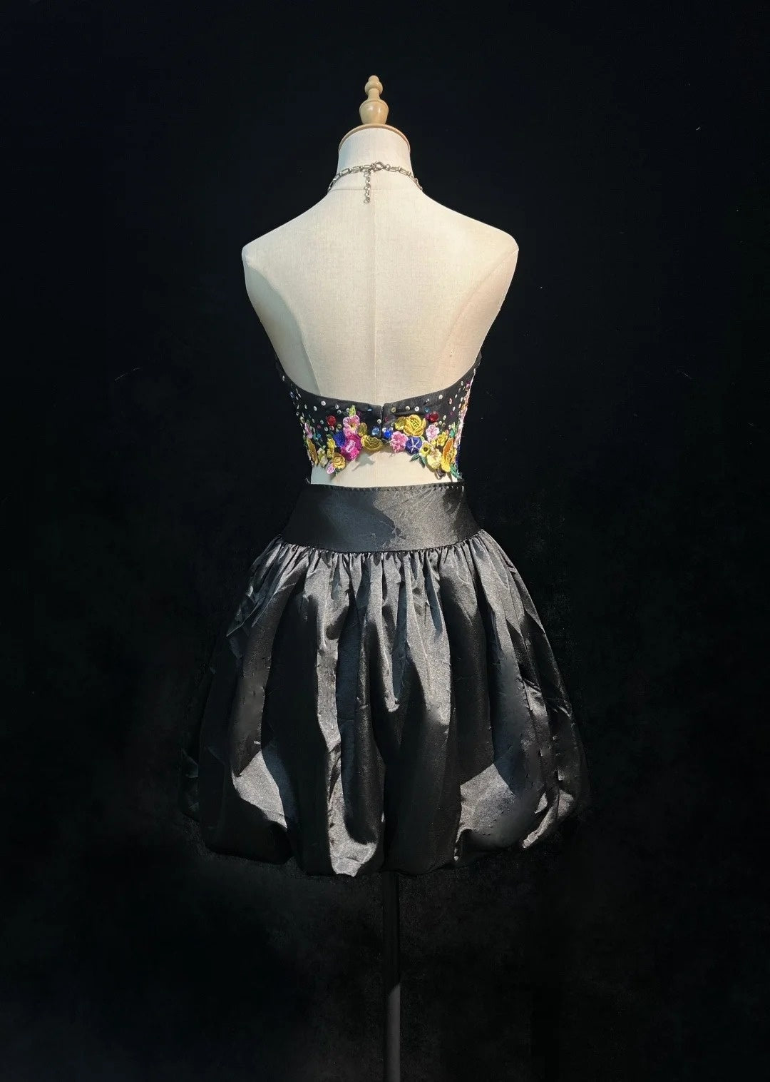 Jolie robe de bal 2 pièces en satin noir fleuri, idées pour les femmes, robes d'anniversaire courtes, tenues de retour à la maison N3449