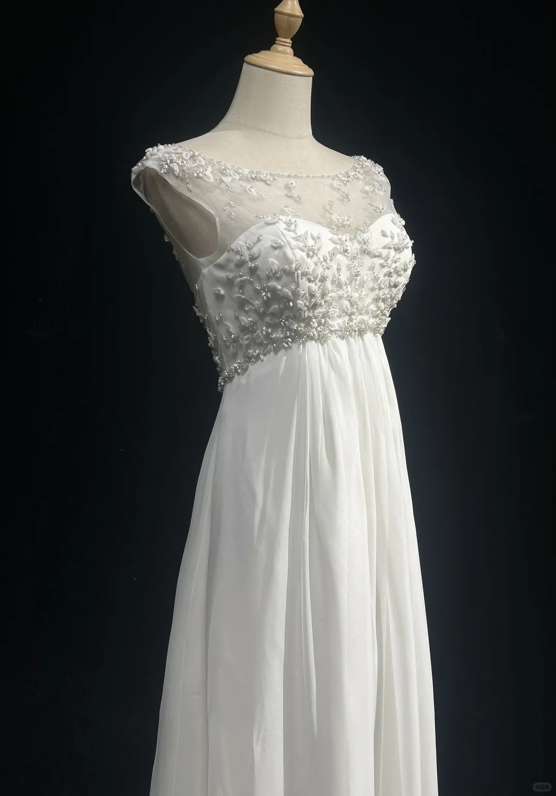 Robes de mariée de fantaisie de conte de fées A ligne Scoop Perles blanches Robe de mariée longue Robes de mariée N2600