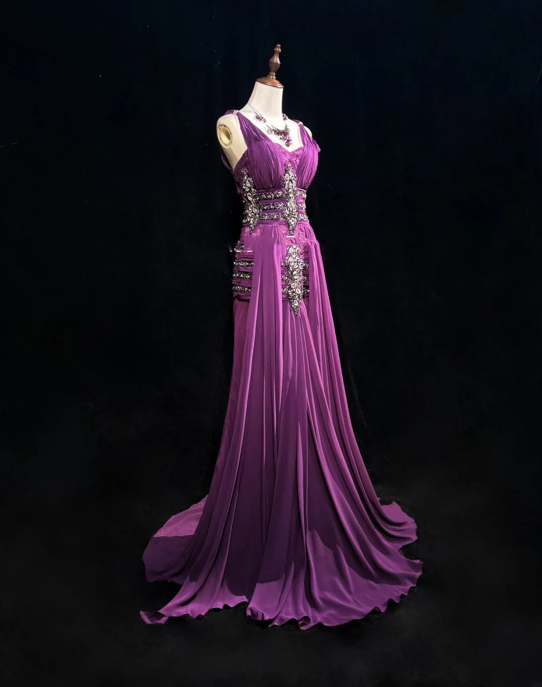 Vintage Ballkleider A-Linie V-Ausschnitt Lila Chiffon Mit Perlen Falten Langes Abendkleid N2460