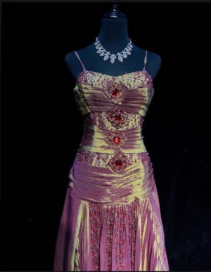 Robes de bal élégantes coupe trapèze en taffetas couleur raisin à fines bretelles avec volants, longue robe de soirée N2910