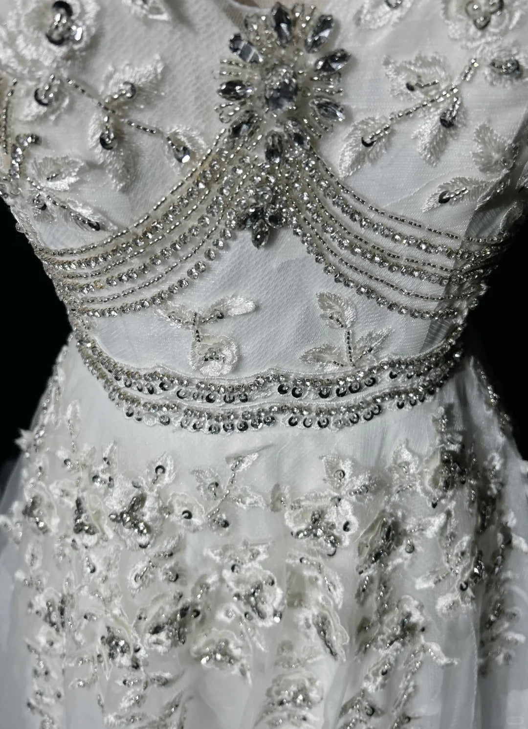 Robes de bal modestes trapèze col en V tulle blanc dentelle sans manches longues tenues de soirée formelles N3618