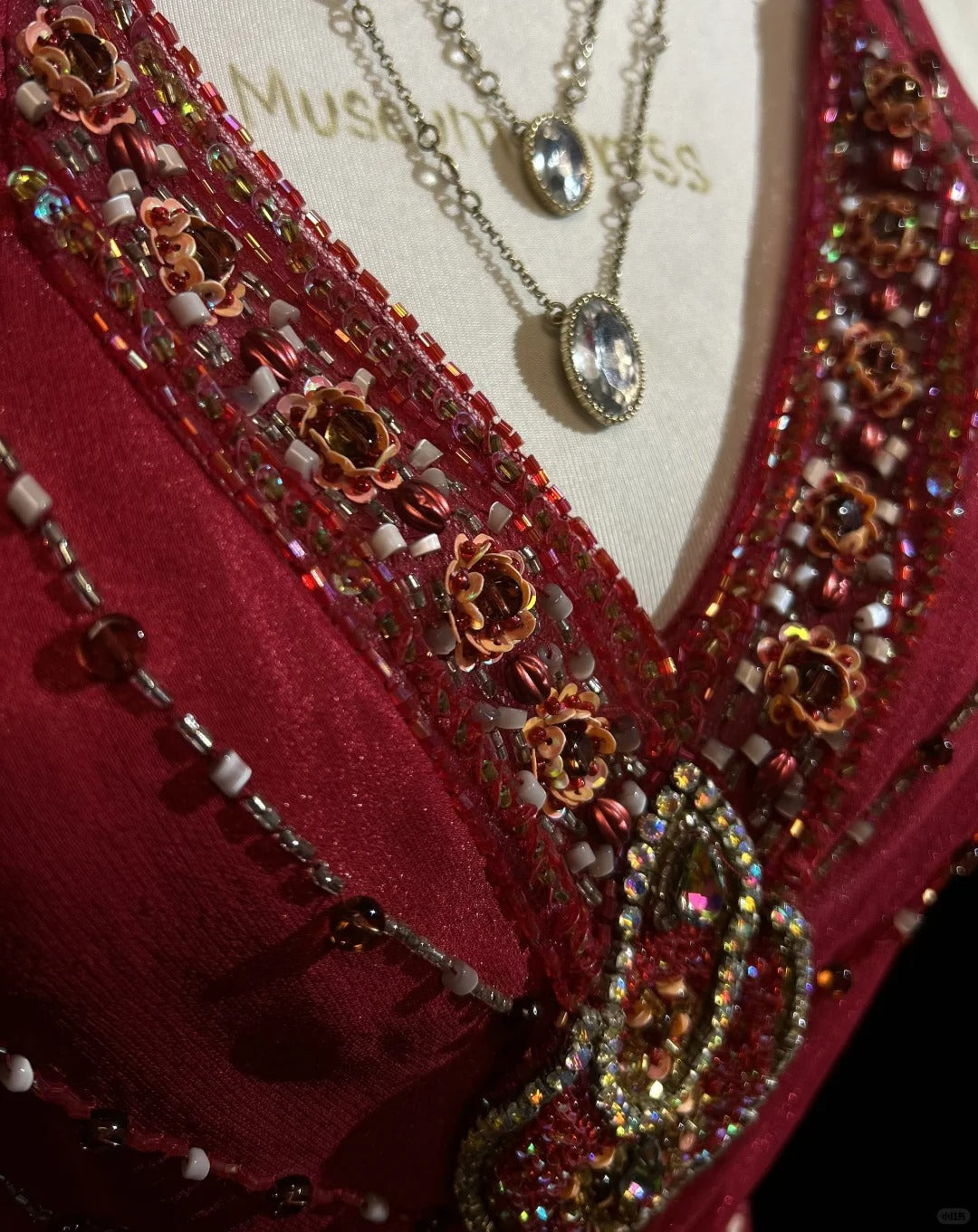 Robes de bal modestes sirène licou en mousseline de soie bordeaux avec perles longue robe de soirée formelle N3877