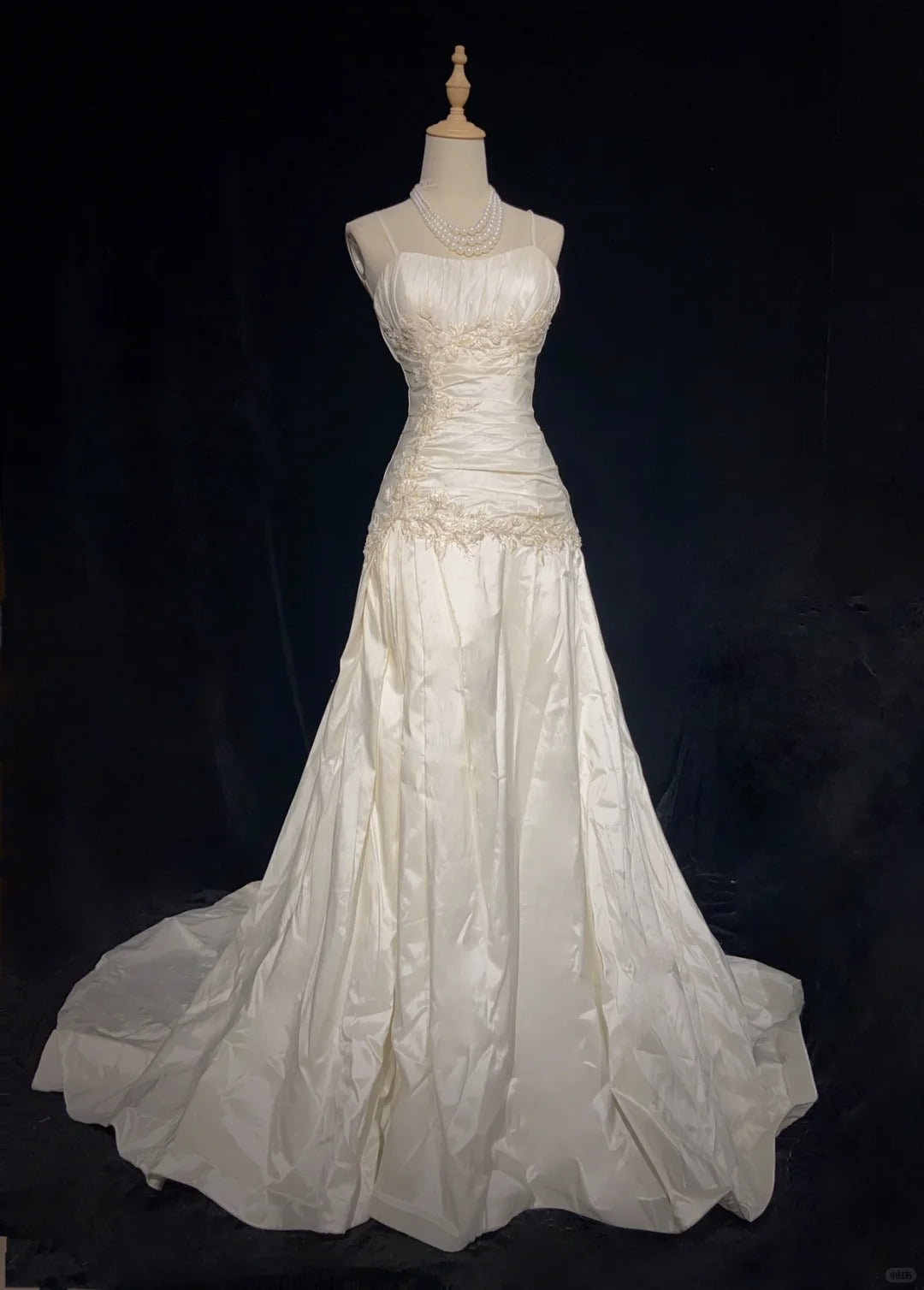 Einzigartige Brautkleider Meerjungfrau Spaghettiträger Elfenbein Mit Rüschen Spitze Langes Brautkleid N3624