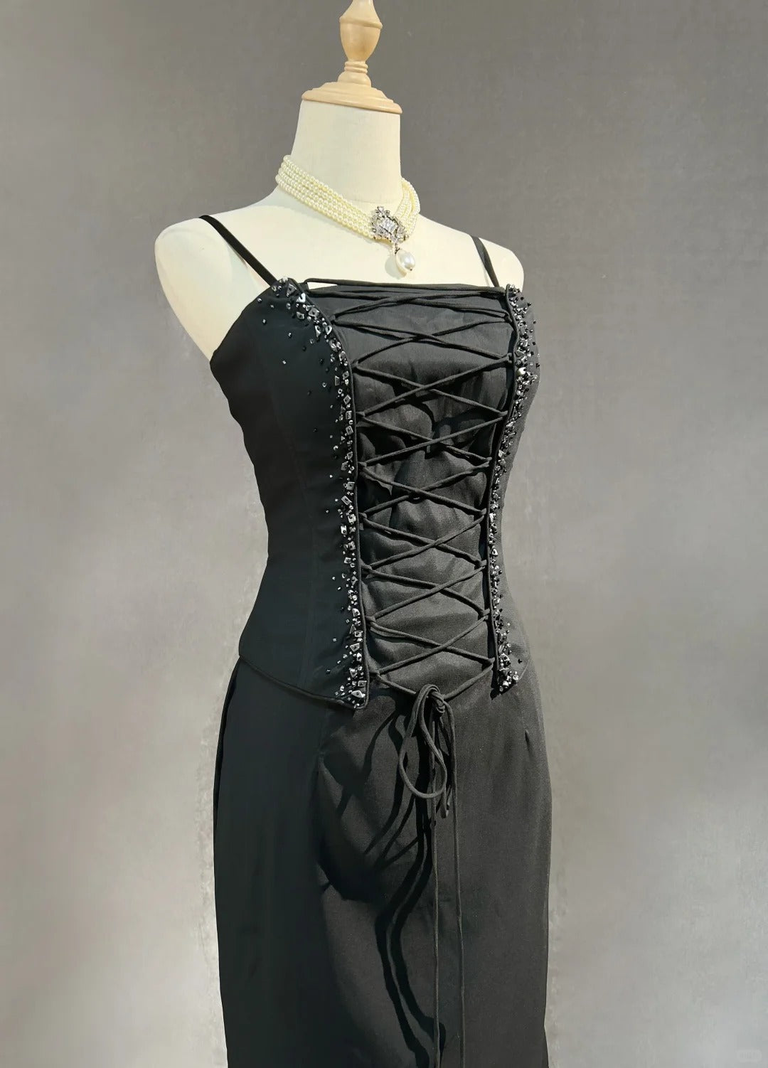 Robes de bal vintage des années 50, coupe asymétrique, fines bretelles, robe de soirée noire sans manches, tenues de cérémonie RB4339