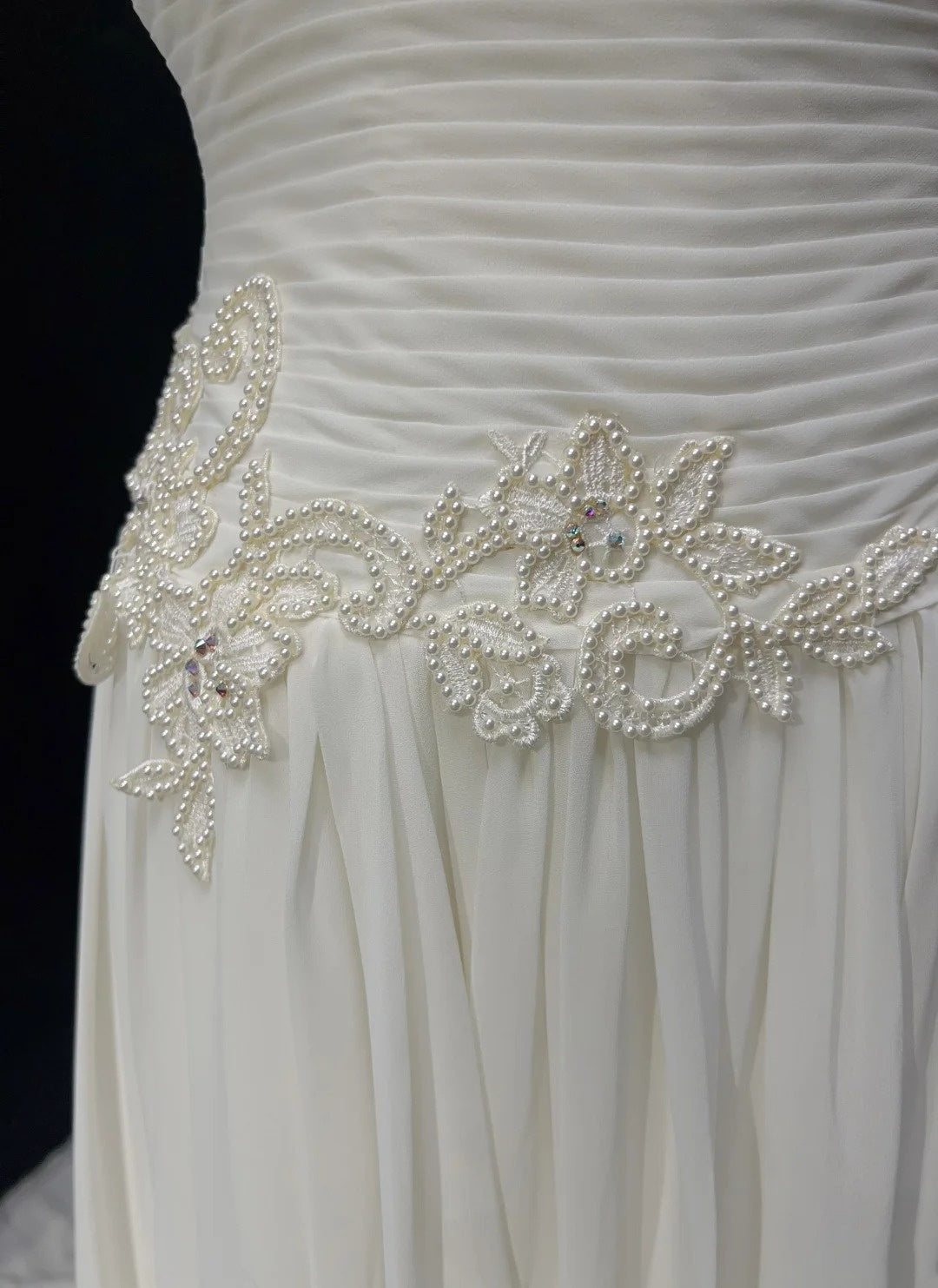Zeitlose Hochzeitskleider, A-Linie, trägerlos, weißer Chiffon mit applizierter langer Brautrobe N3013