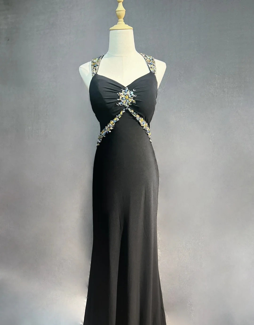 Vintage Abschlussballkleider Meerjungfrau Neckholder Black Tie Kleid Satin 70er Jahre mit Perlen Bestickt Rückenfrei Langes Abendkleid N2519