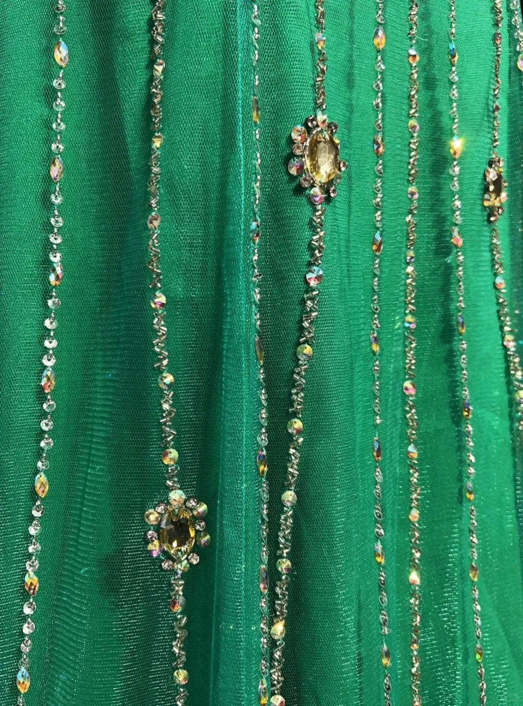 Élégante Robe de Bal Sirène Col en V Vert Tulle Dos Nu avec Perles Robe de Soirée N2872