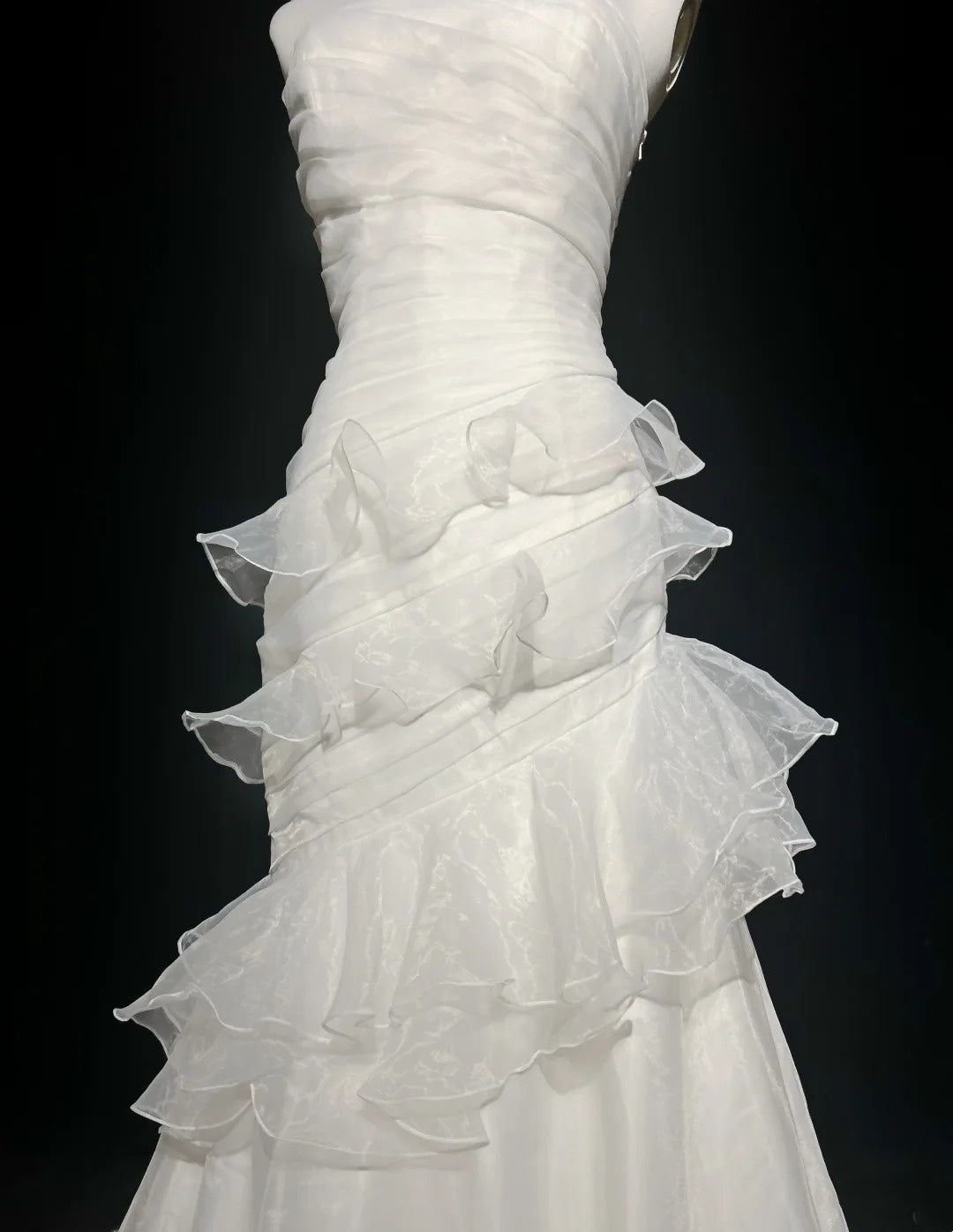 Einzigartige Hochzeitskleider Meerjungfrau Trägerlos Ärmellos Weiß Langes Brautkleid N3125