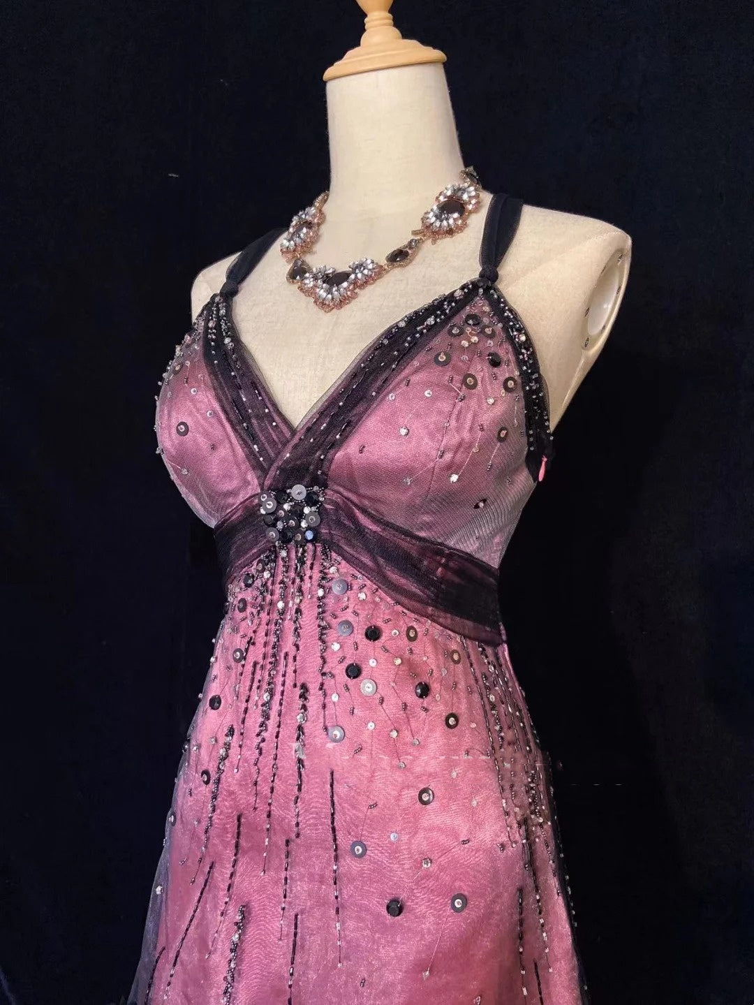 Zeitlose Prom-Kleider A-Linie Spaghettiträger Schwarz Tüll Tee-Länge mit Perlen Homecoming-Kleid N3255