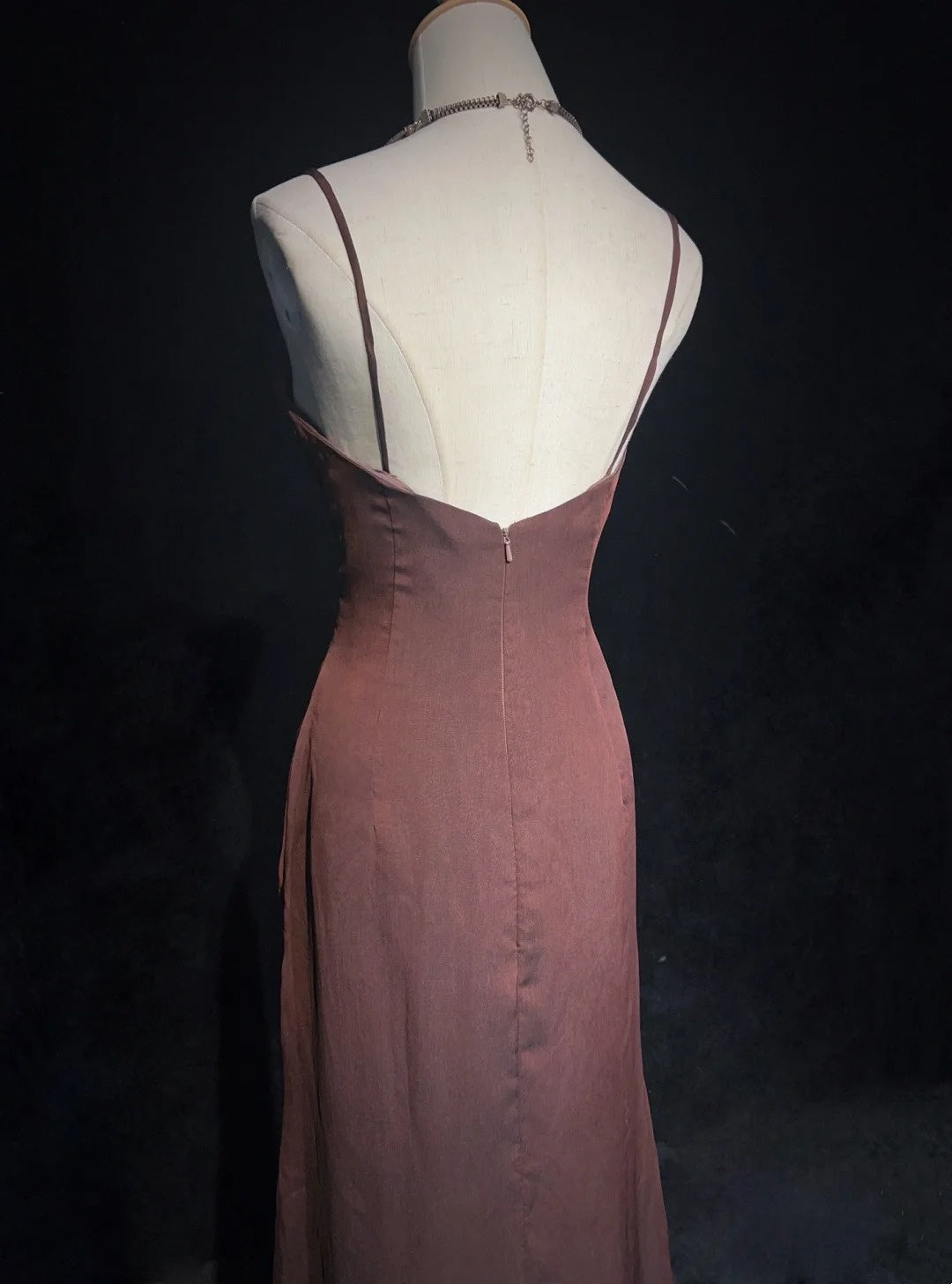Bescheidene Abschlussballkleider Meerjungfrau Spaghetti-Träger Braun Ärmellos Mit Rüschen Abendkleid N3838