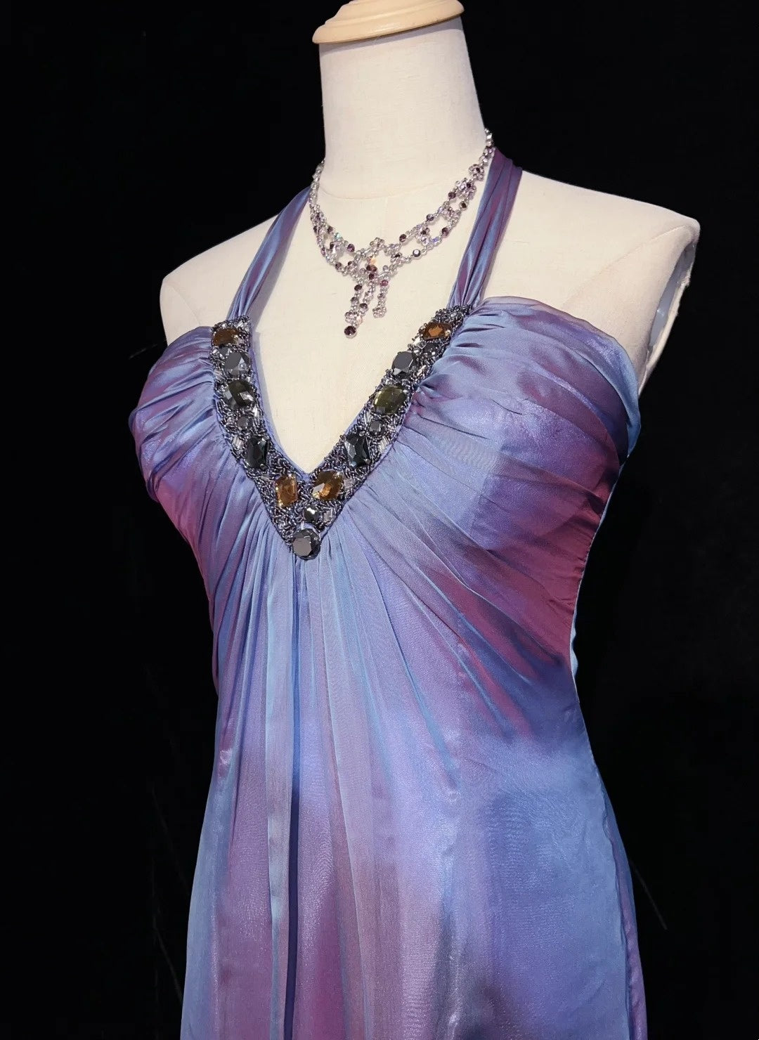 Elegante Abschlussballkleider A-Linie Neckholder Farbverlauf Traube Chiffon Mit Perlen Ärmelloses Langes Abendkleid N2894
